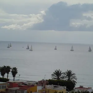 Frente A La Playa Homestay Malaga